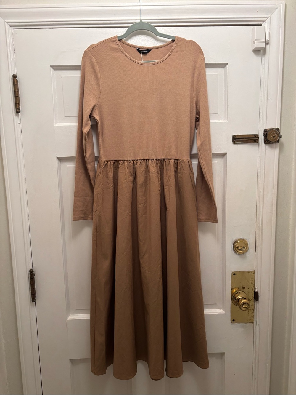 Fashion Long-Sleeve Midi Dress in Camel Beige
With Ribbed Bodice
Size Large